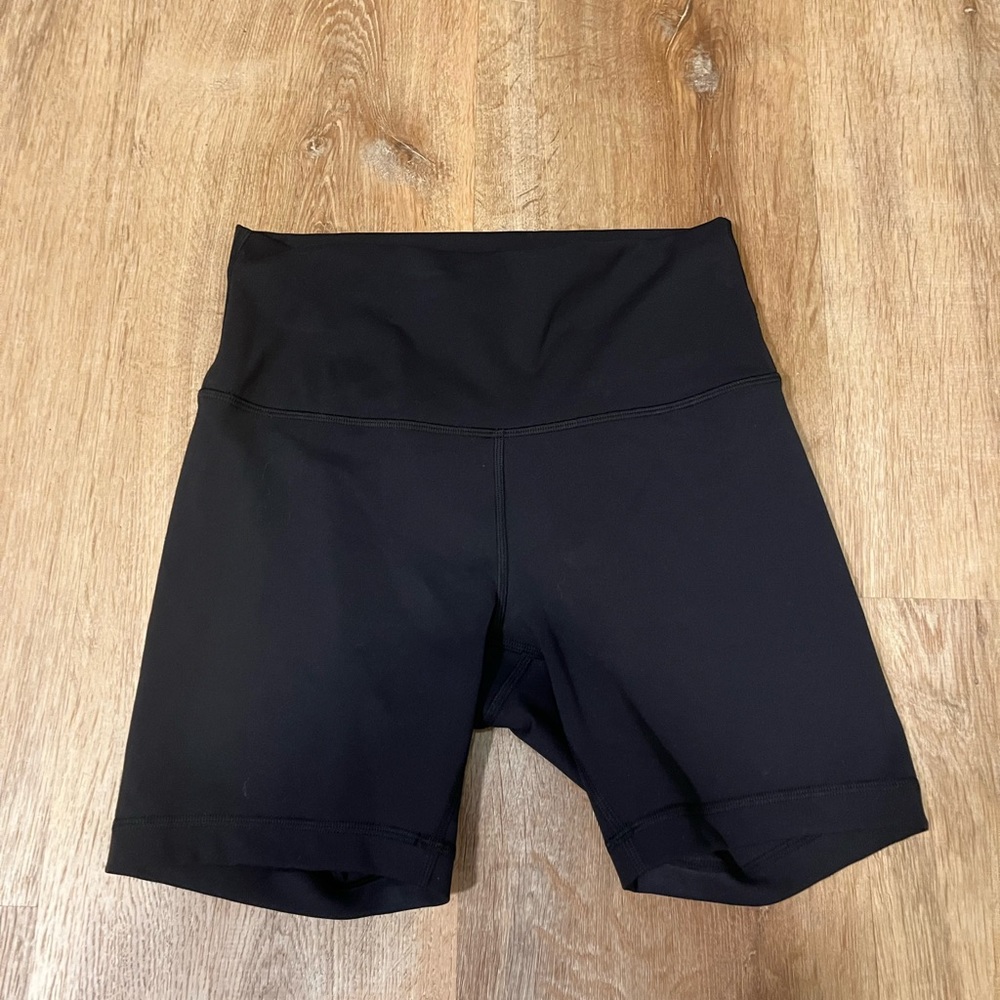 Lululemon Wunder under bike shorts
